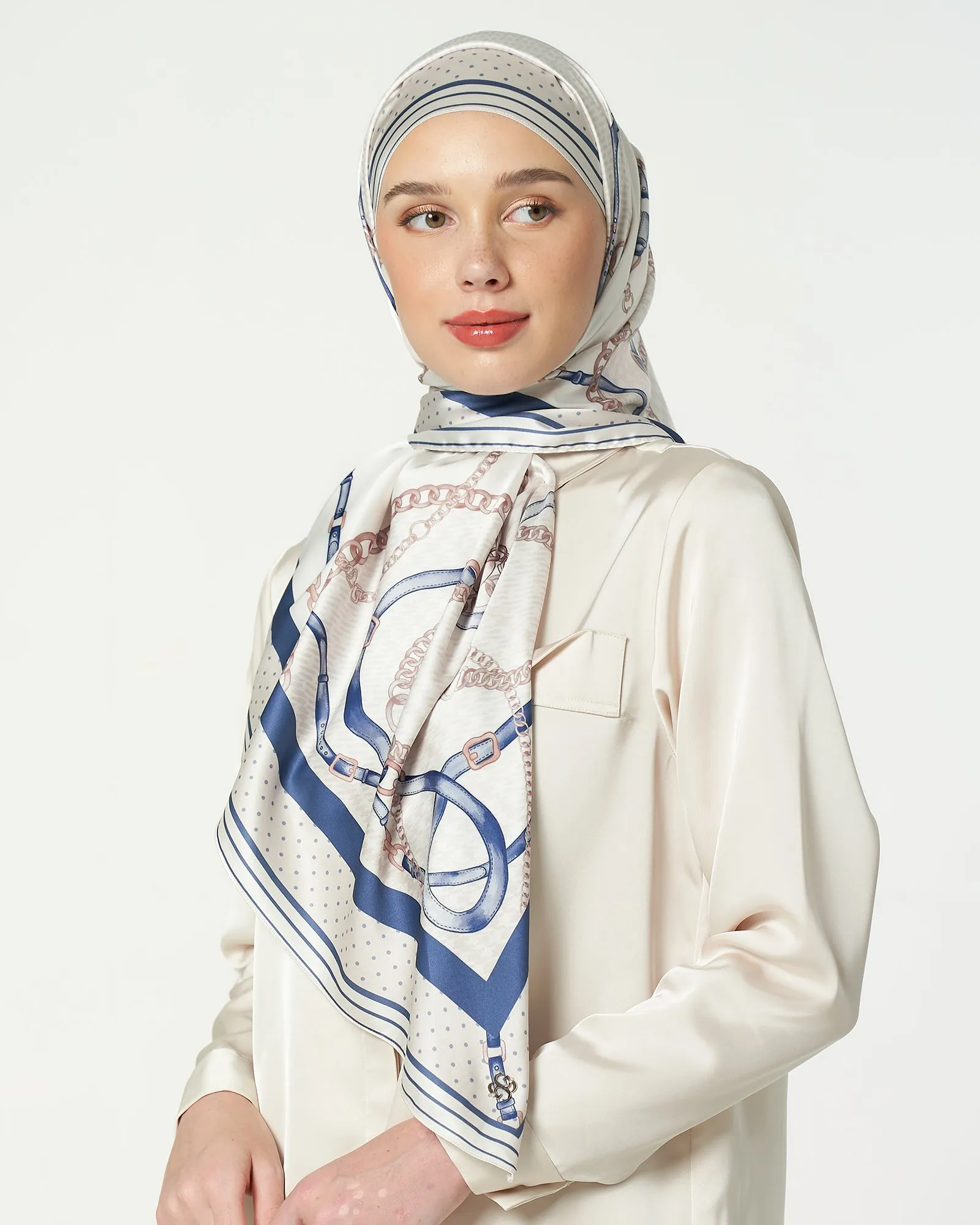 BEATRICE SCARVES