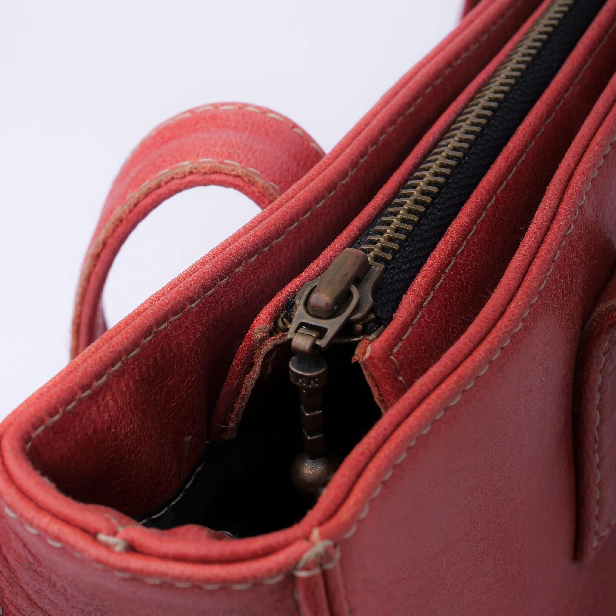 Everyday Women's Candy Red Leather Zipper Tote Bag